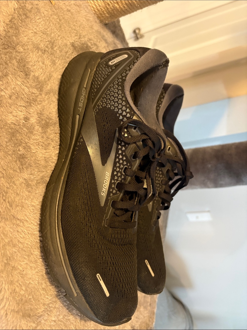 Brooks Black Lace-Up Running Trainers